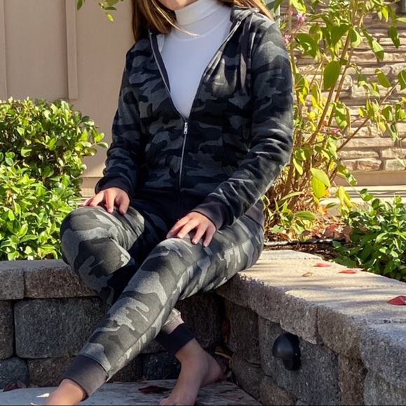 SALE-NO OFFERS‼️5🌟Camo Jogger Jumpsuit - Picture 6 of 8